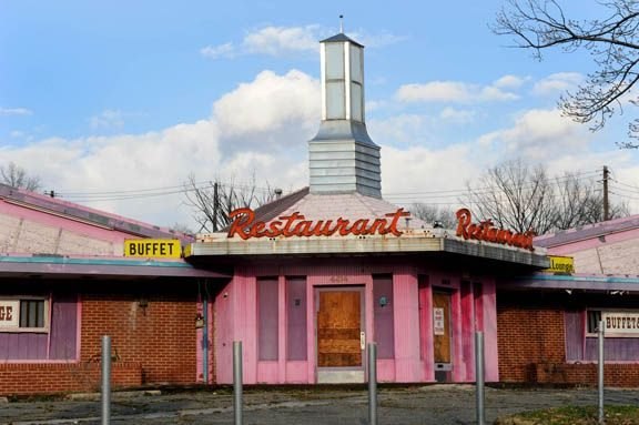 Abandoned_pink_restaurant_4414_Benning_Rd._NE_003_ss
