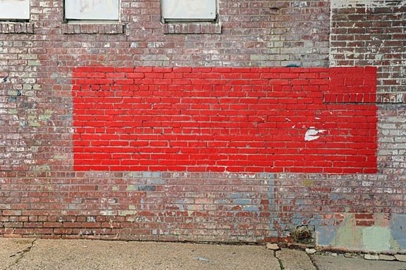 Red_wall_rectangle_on_9th_St_NW_002_sm